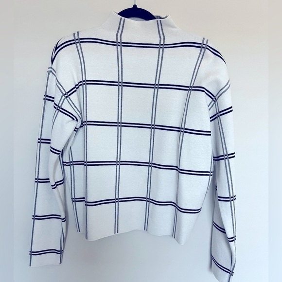 Max Studio Sweaters - 💕 Max Studio Mock Neck Sweater Size M
